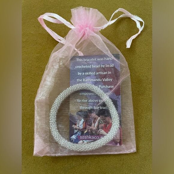 Sashka hand-crocheted beaded bracelet - Picture 2 of 4